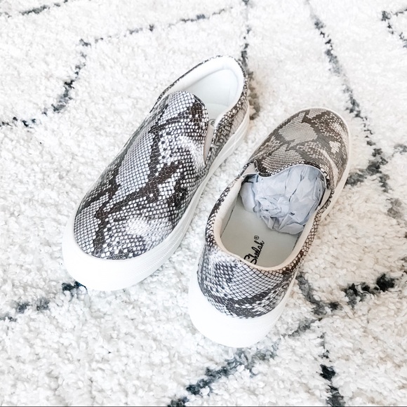 🆕 5⭐️ Snakeskin Platform Sneaker Slides - Picture 5 of 5